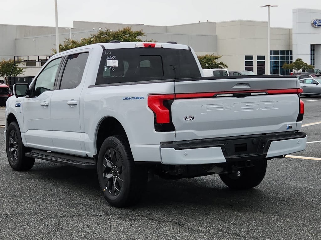 New 2025 Ford F-150 Lightning Lariat 4WD Supercrew 5.5 Box 4WD SuperCrew 5.5 Box