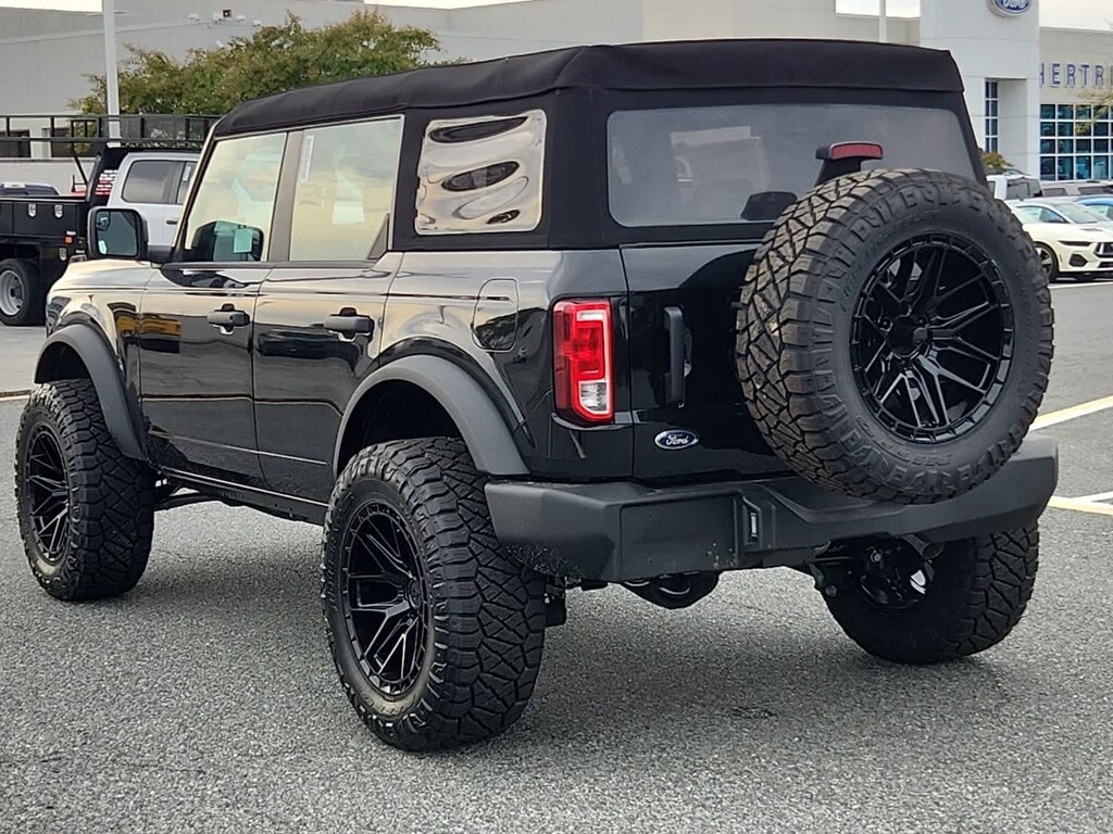 New 2025 Ford Bronco Base 4x4