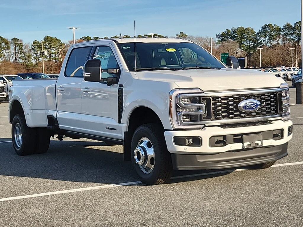 New 2026 Ford Super Duty F-350 DRW Platinum 4WD Crew Cab 8 Box 4WD Crew Cab 8 Box
