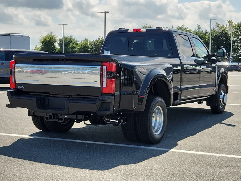 New 2025 Ford Super Duty F-350 DRW Platinum 4WD Crew Cab 8 Box 4WD Crew Cab 8 Box