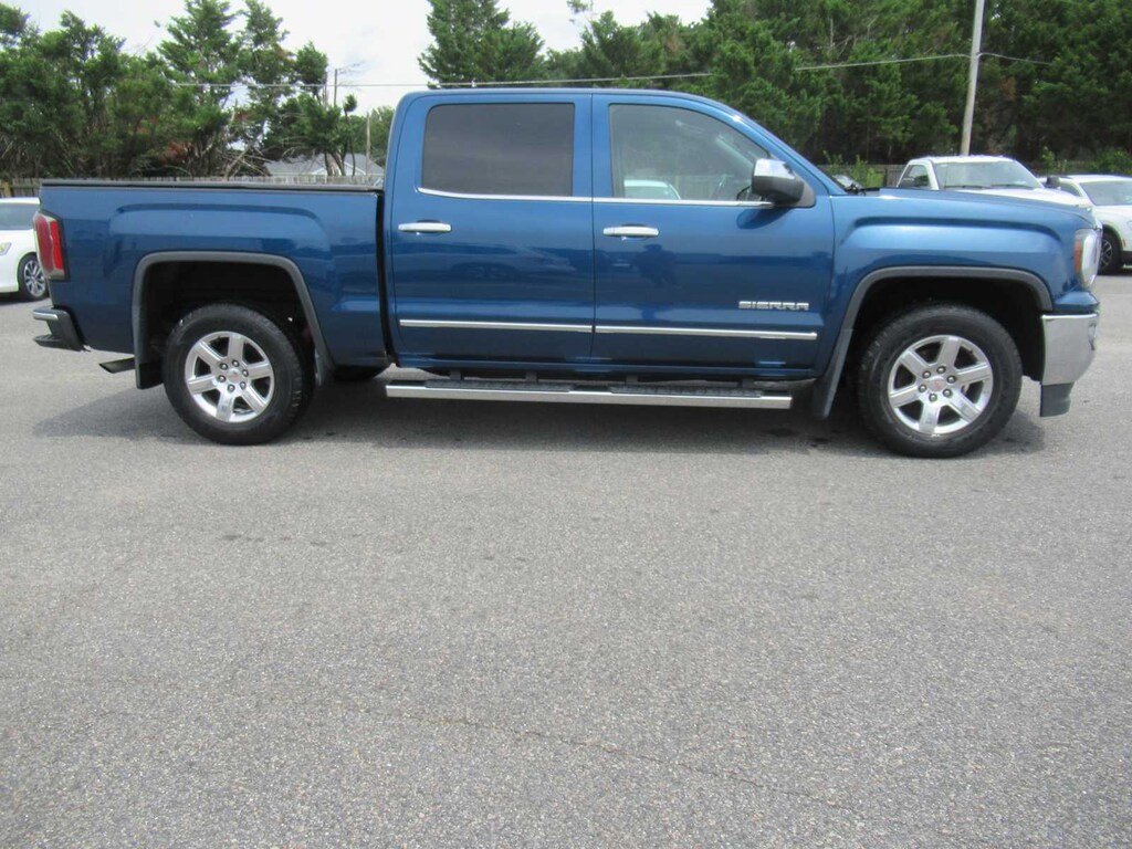 Used 2017 GMC Sierra 1500 SLT 4WD Crew Cab 143.5 Truck Crew Cab