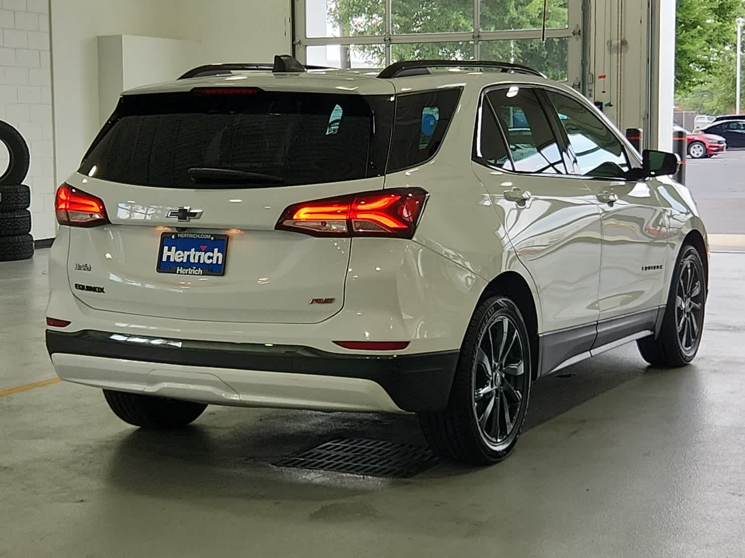 2022 Chevrolet Equinox RS photo 2