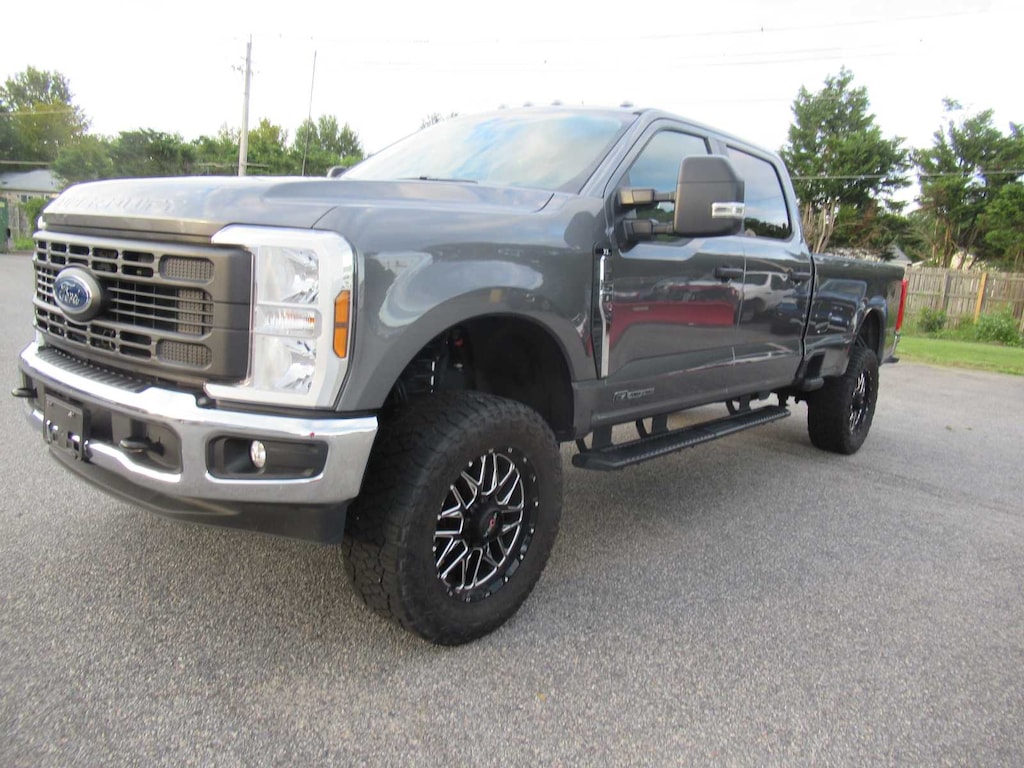 Used 2025 Ford Super Duty F-350 SRW Pickup XL 4WD Crew Cab 8 Box Truck Crew Cab