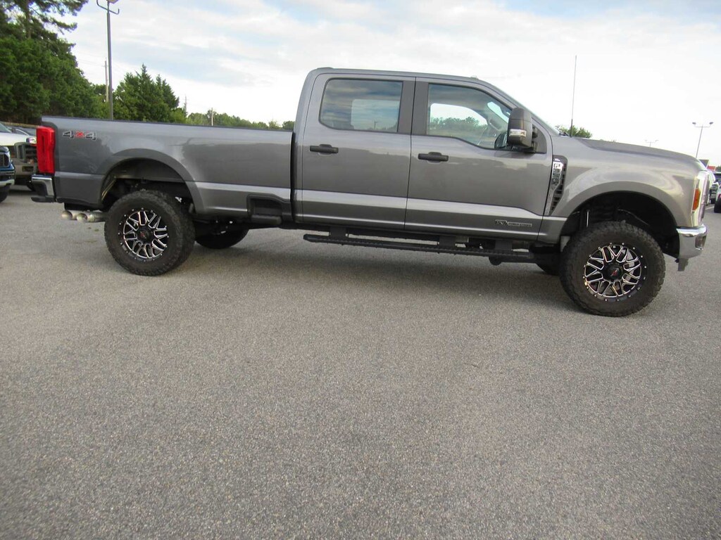 Used 2025 Ford Super Duty F-350 SRW Pickup XL 4WD Crew Cab 8 Box Truck Crew Cab