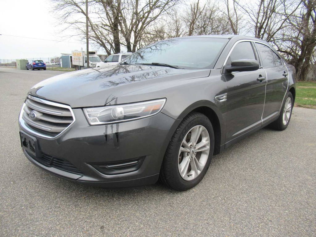 Used 2018 Ford Taurus SEL Sedan