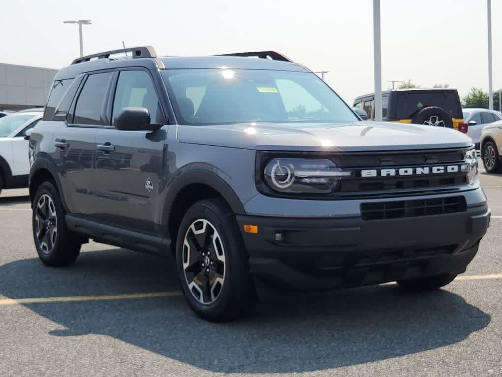 2022 Ford Bronco Sport Outer Banks photo 2