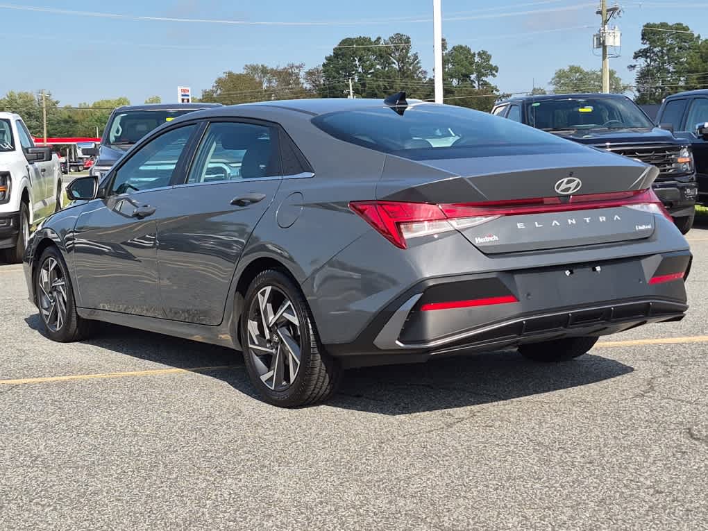 Used 2024 Hyundai Elantra Limited Sedan