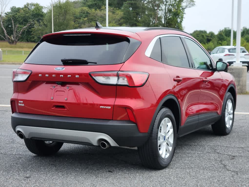 2021 Ford Escape SE Sport photo 2