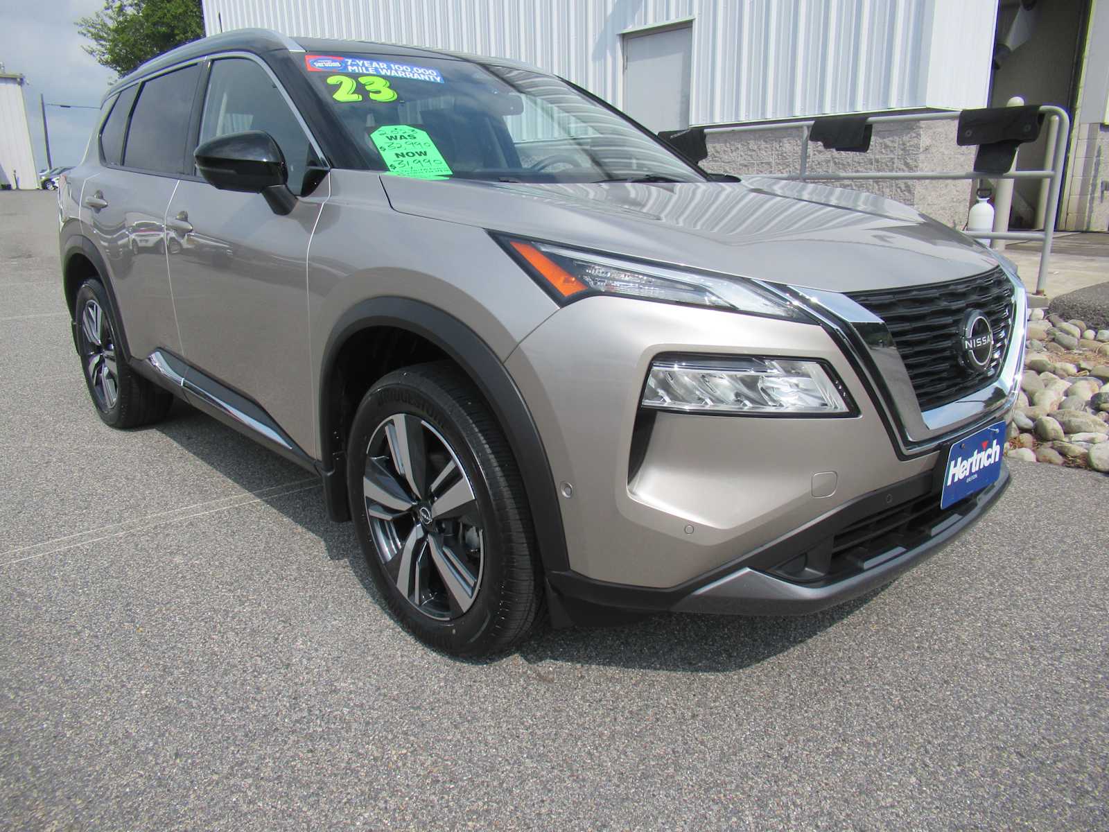 2023 Nissan Rogue SL photo 3