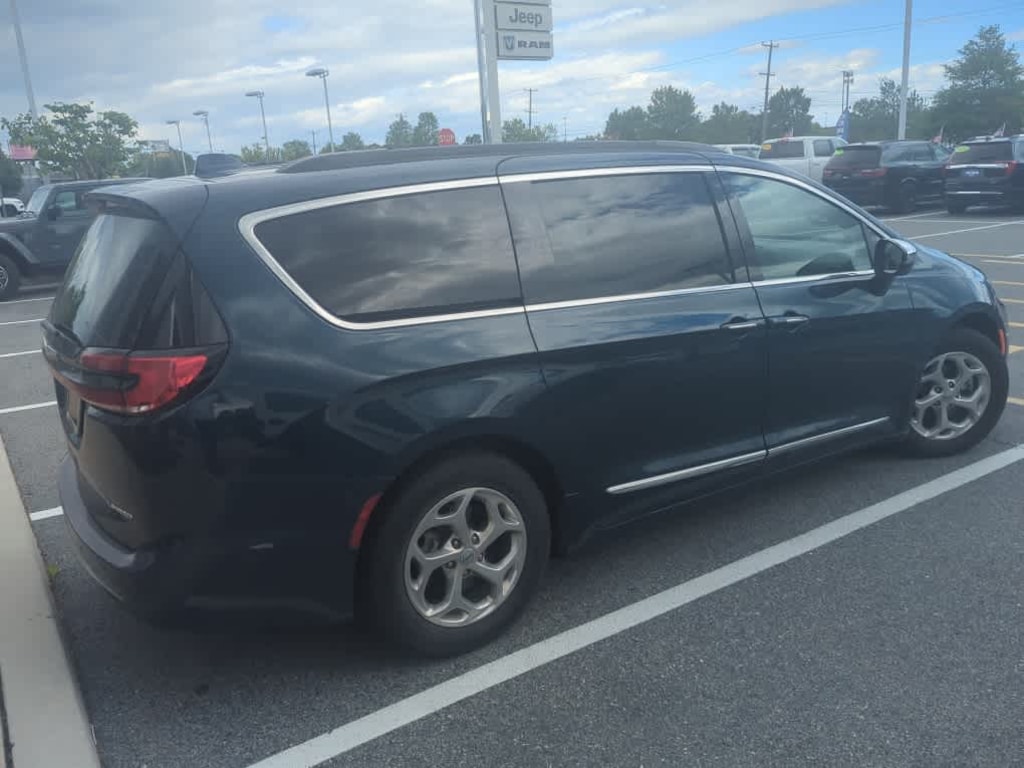 Used 2022 Chrysler Pacifica Limited Van Passenger Van