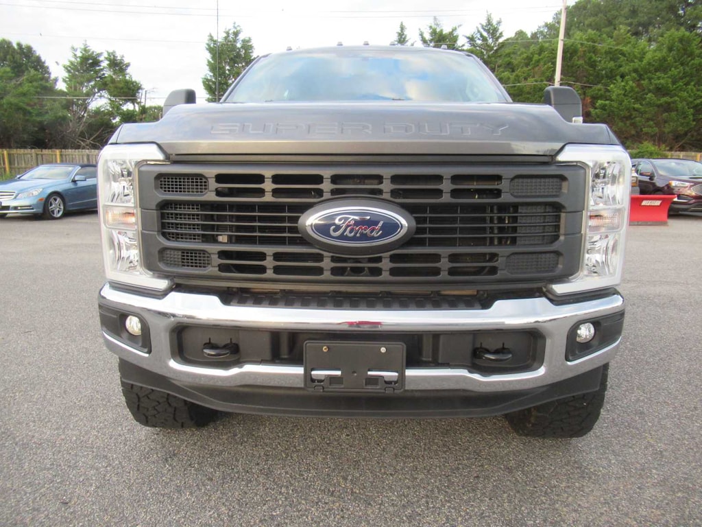 Used 2025 Ford Super Duty F-350 SRW Pickup XL 4WD Crew Cab 8 Box Truck Crew Cab