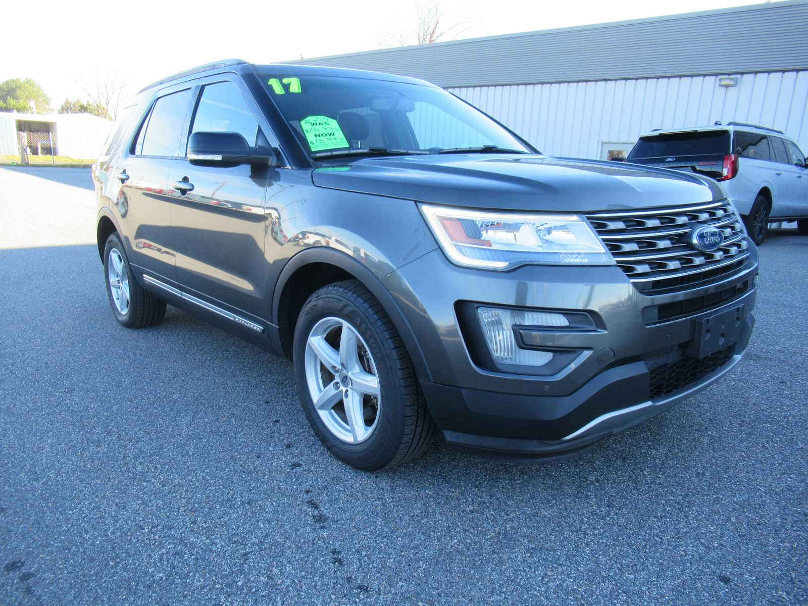 2017 Ford Explorer XLT photo 3