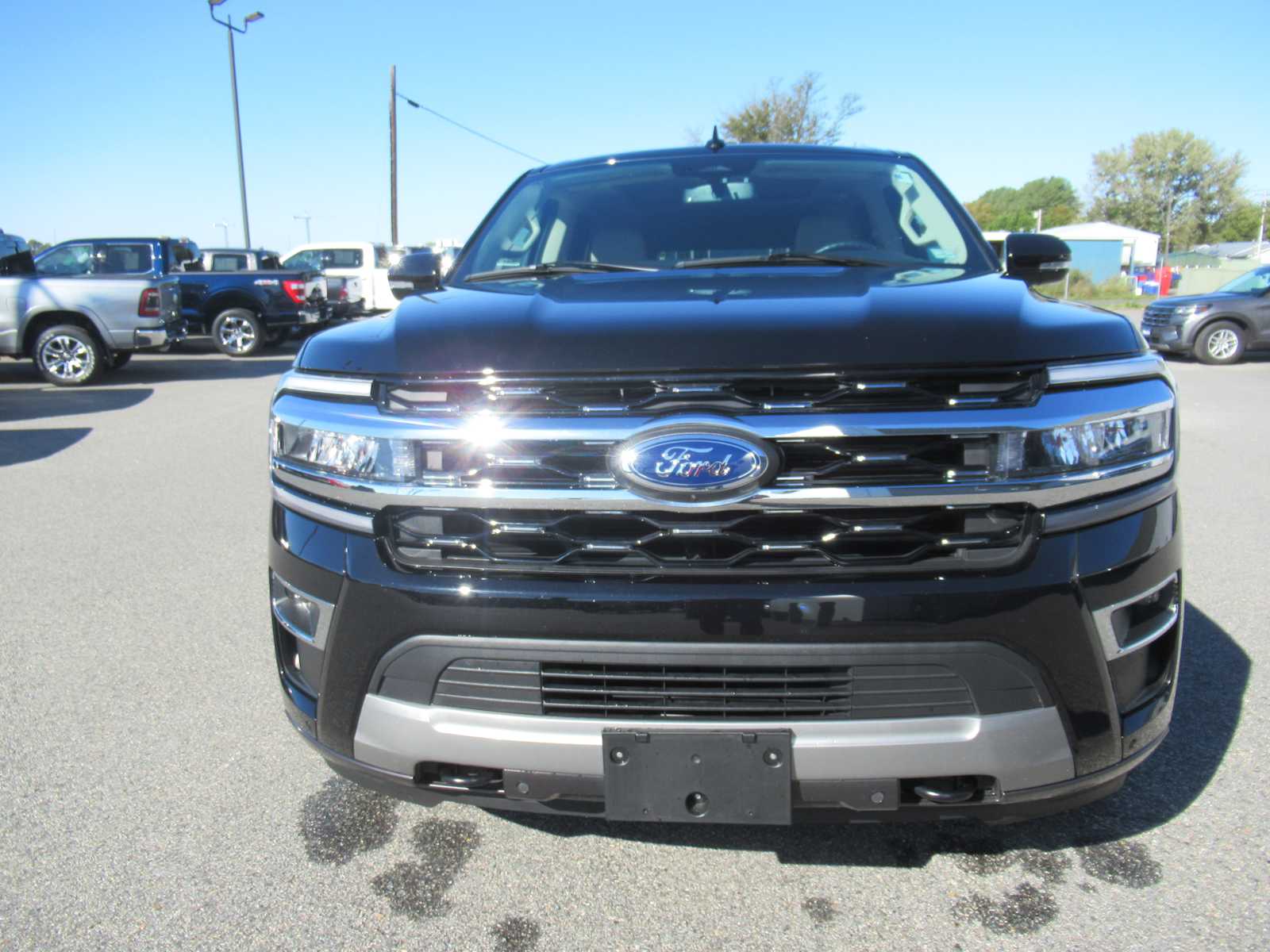 2023 Ford Explorer XLT photo 2