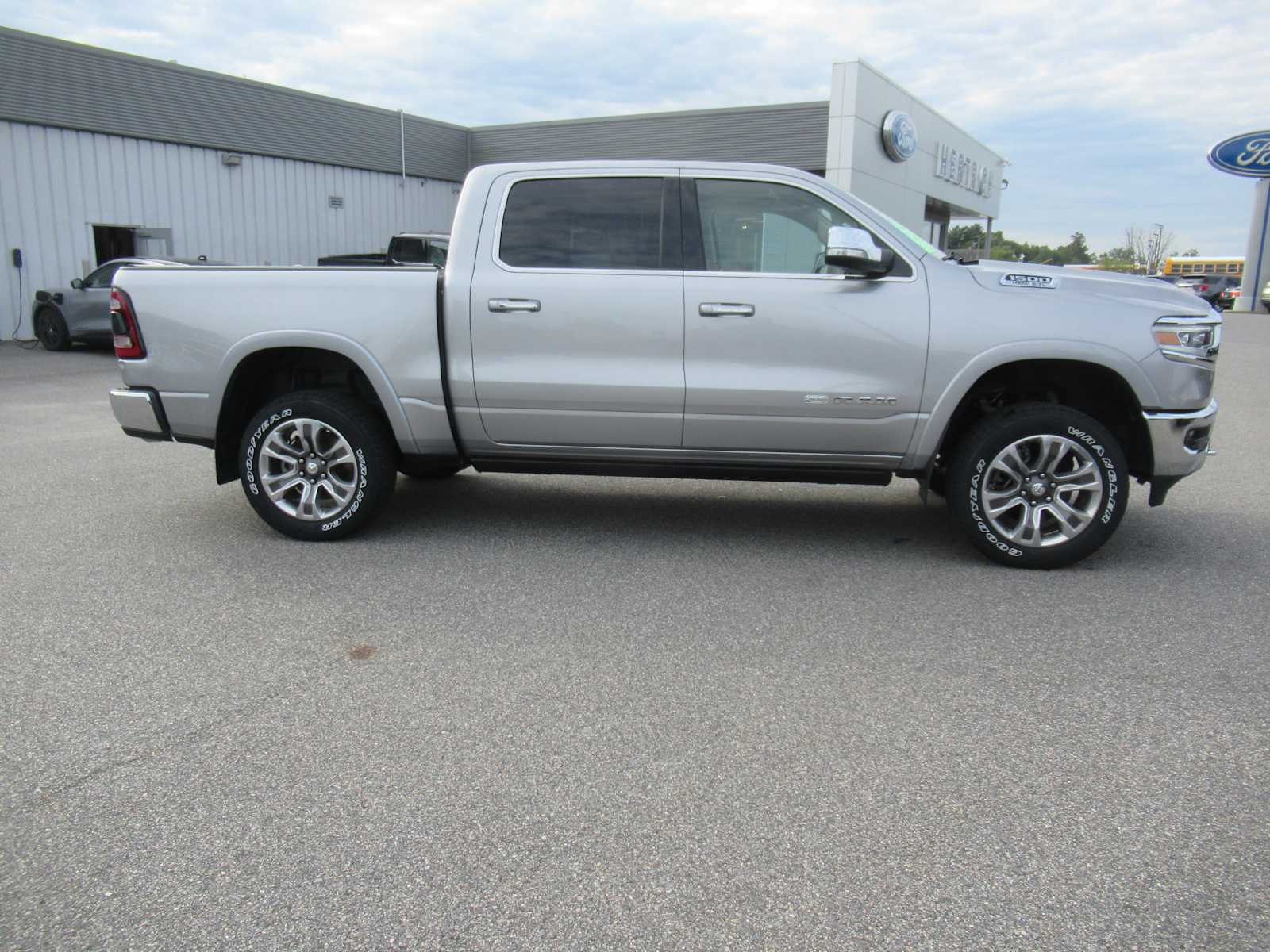 2019 Ram 1500 Longhorn photo 4