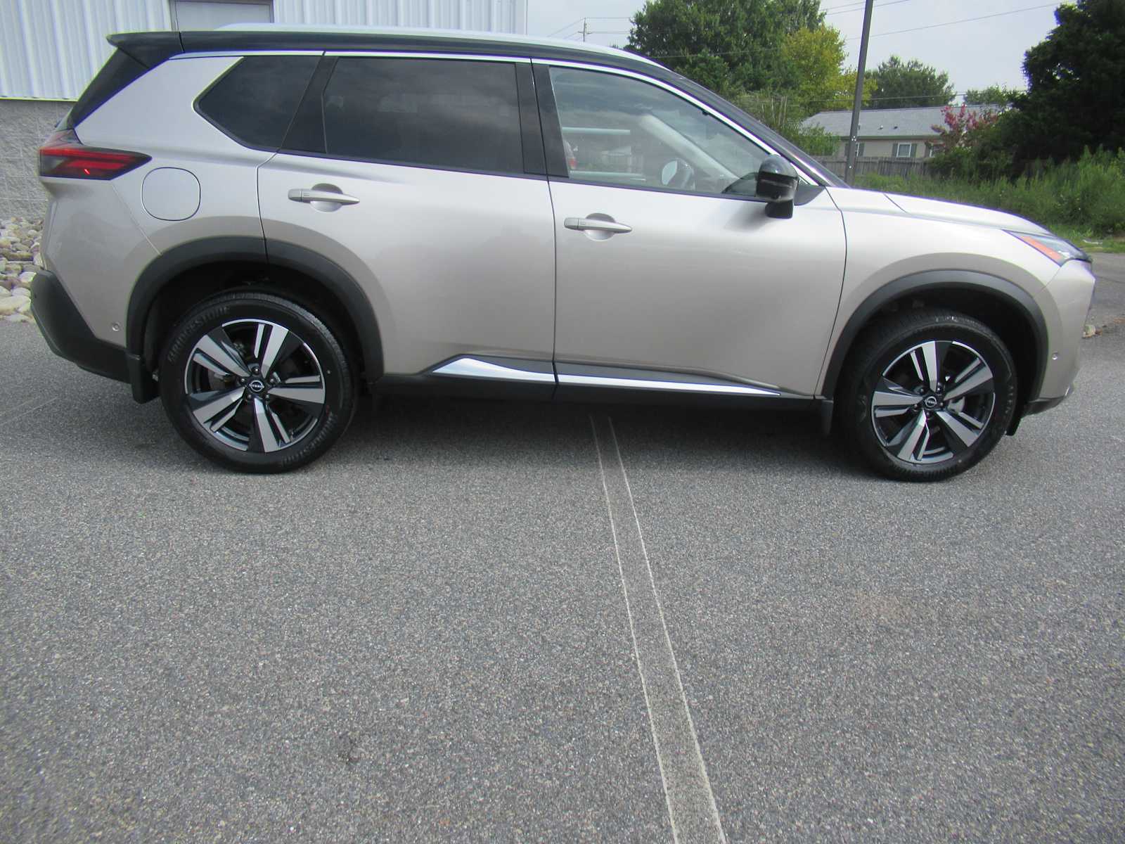 2023 Nissan Rogue SL photo 4