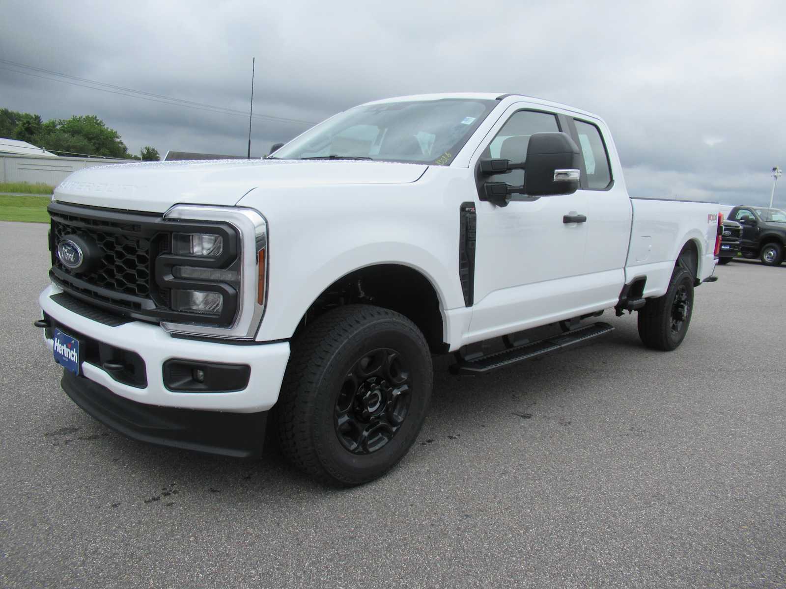 2025 Ford F-350 Super Duty XL's photo