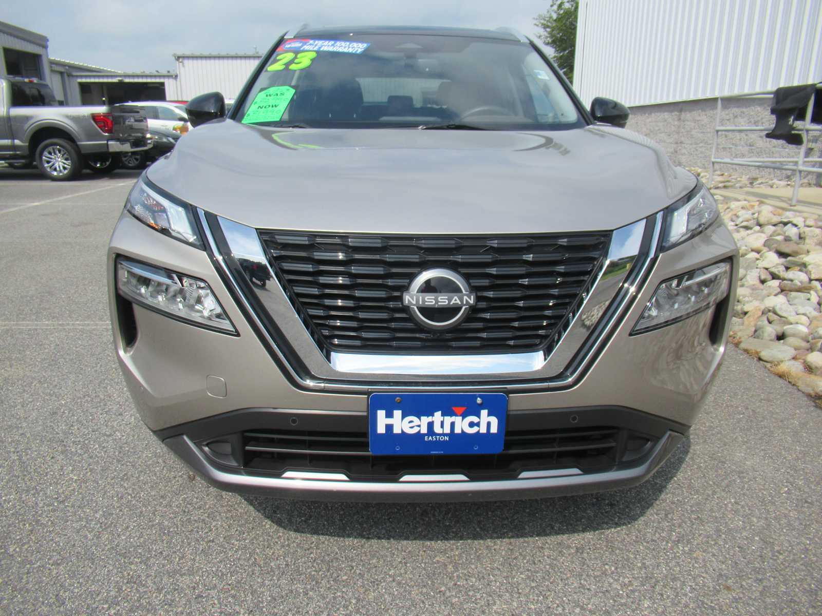 2023 Nissan Rogue SL photo 2