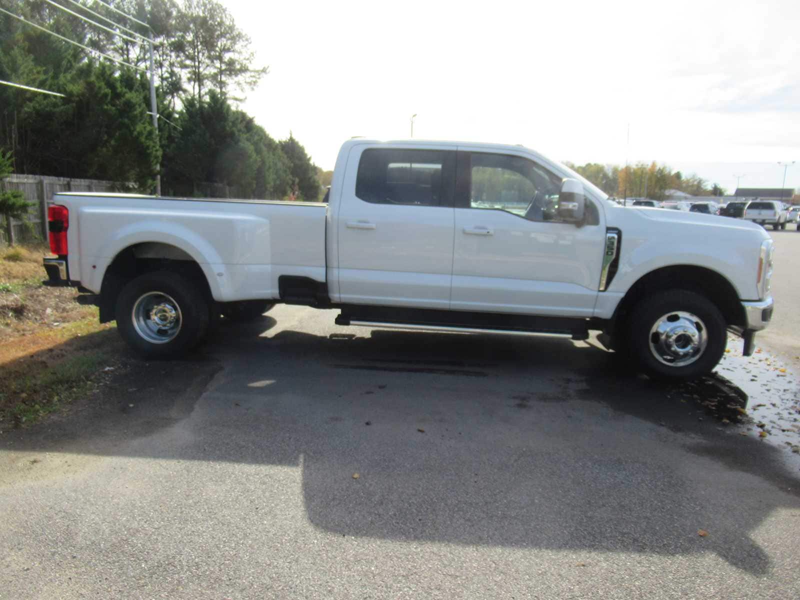 2023 Ford F-350 Lariat photo 4