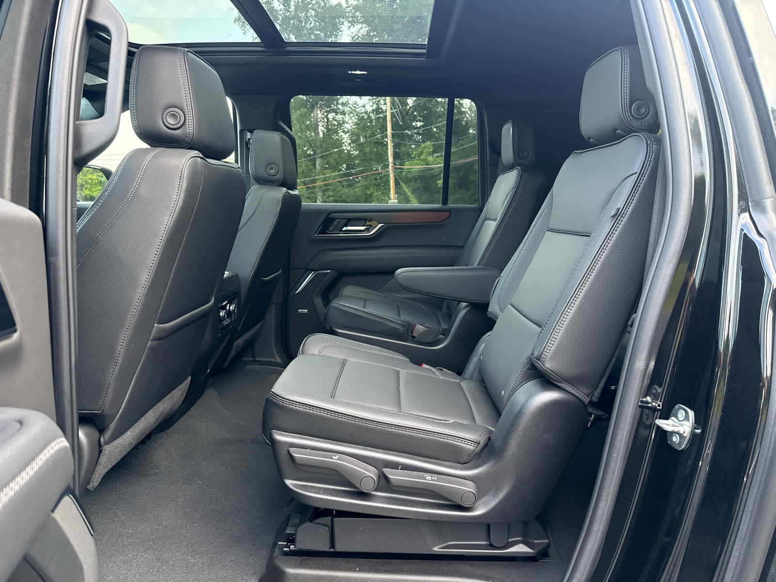 2026 GMC Yukon XL Denali - Photo 14