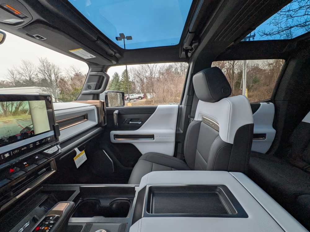 2025 GMC HUMMER EV 2X - Photo 24