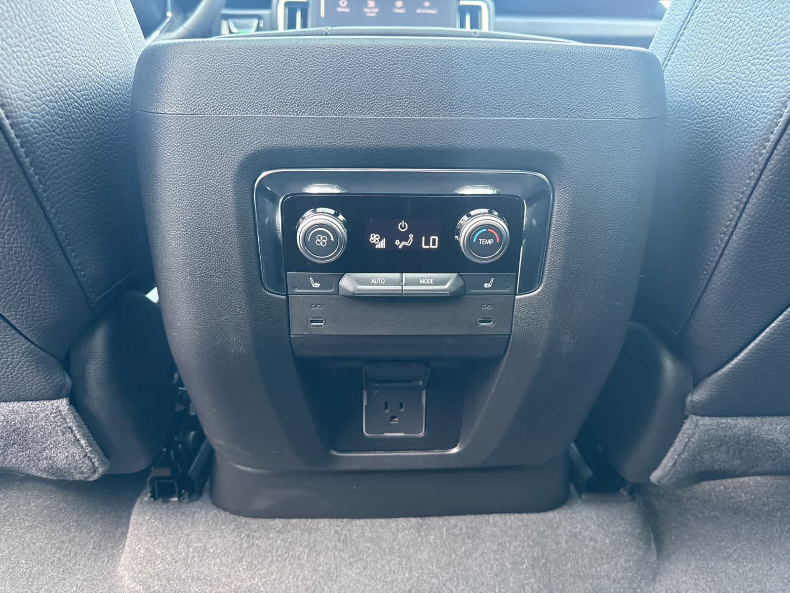 2026 GMC Yukon XL Denali - Photo 15