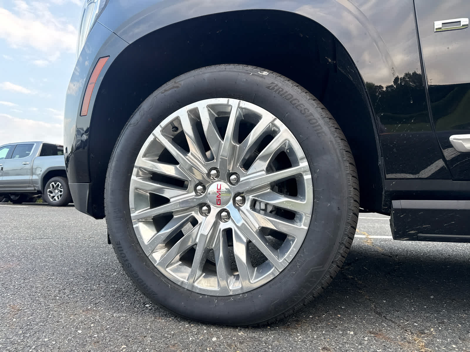 2026 GMC Yukon XL Denali - Photo 9