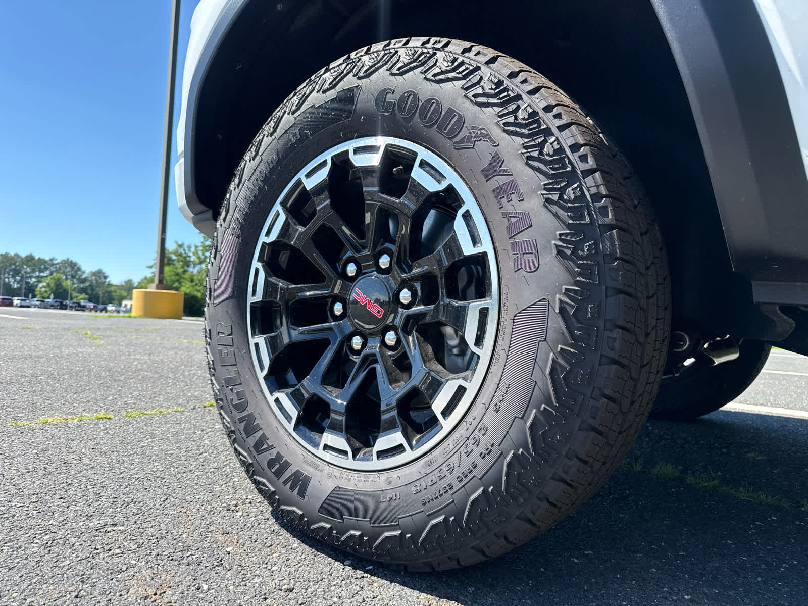 2026 GMC Canyon AT4 - Photo 9