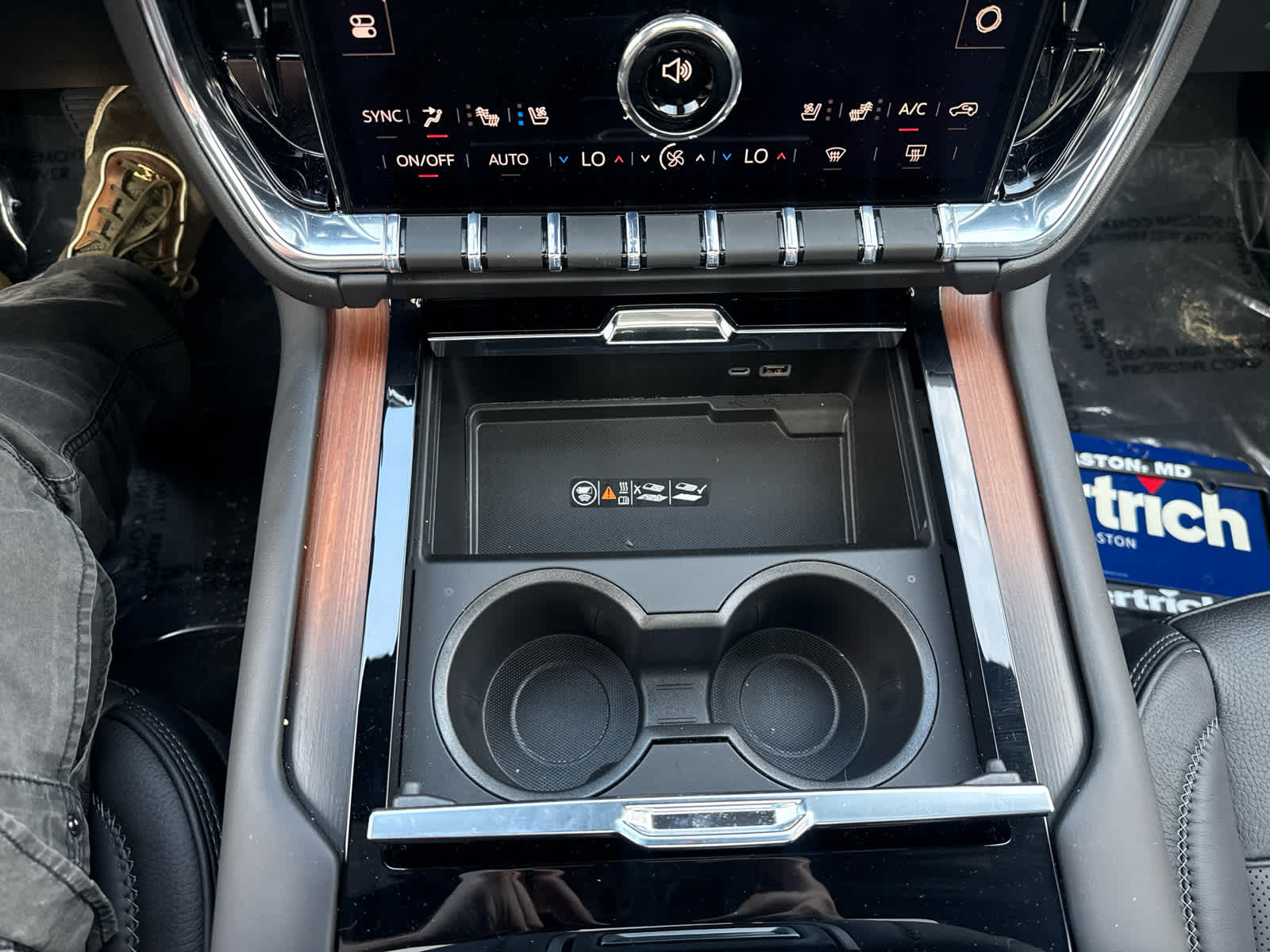 2026 GMC Yukon XL Denali - Photo 26