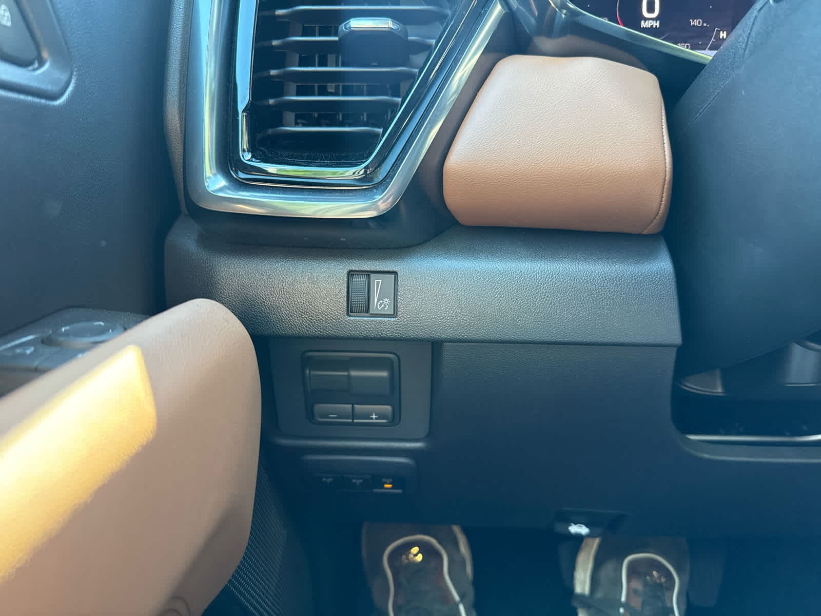 2026 GMC Canyon AT4 - Photo 13
