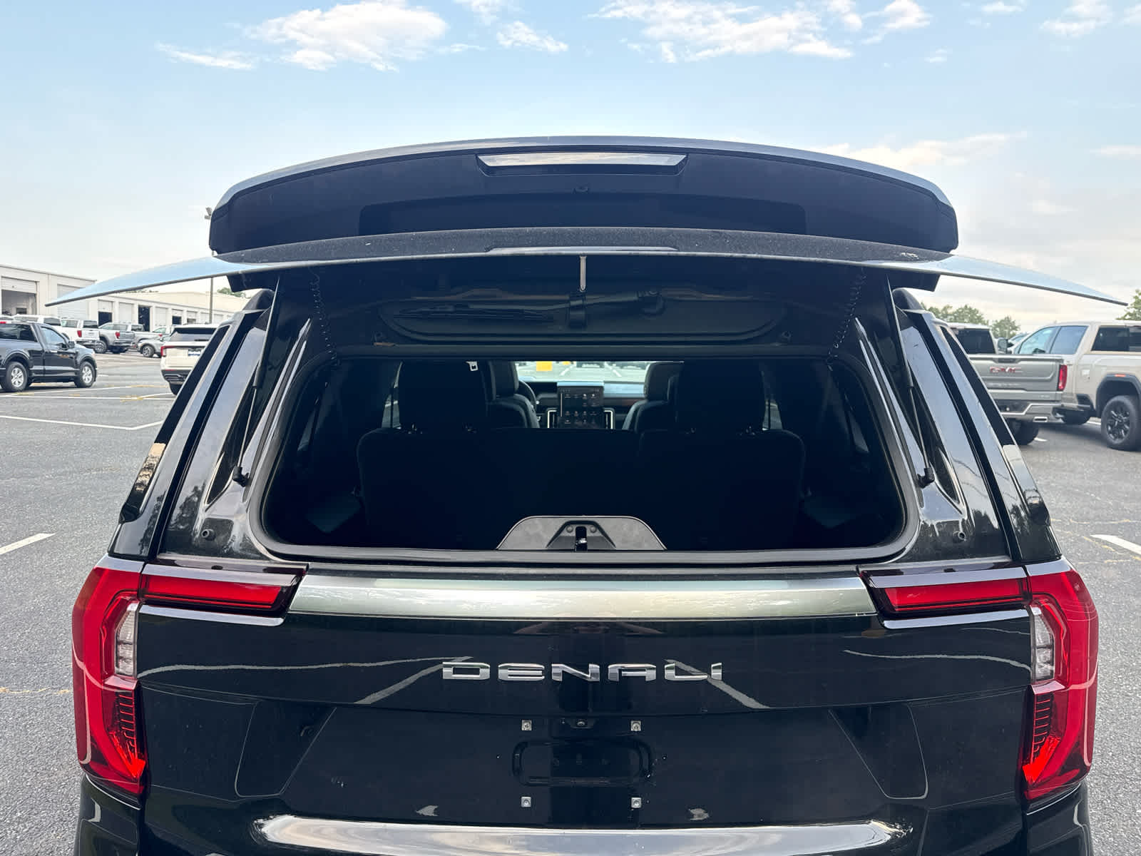 2026 GMC Yukon XL Denali - Photo 13