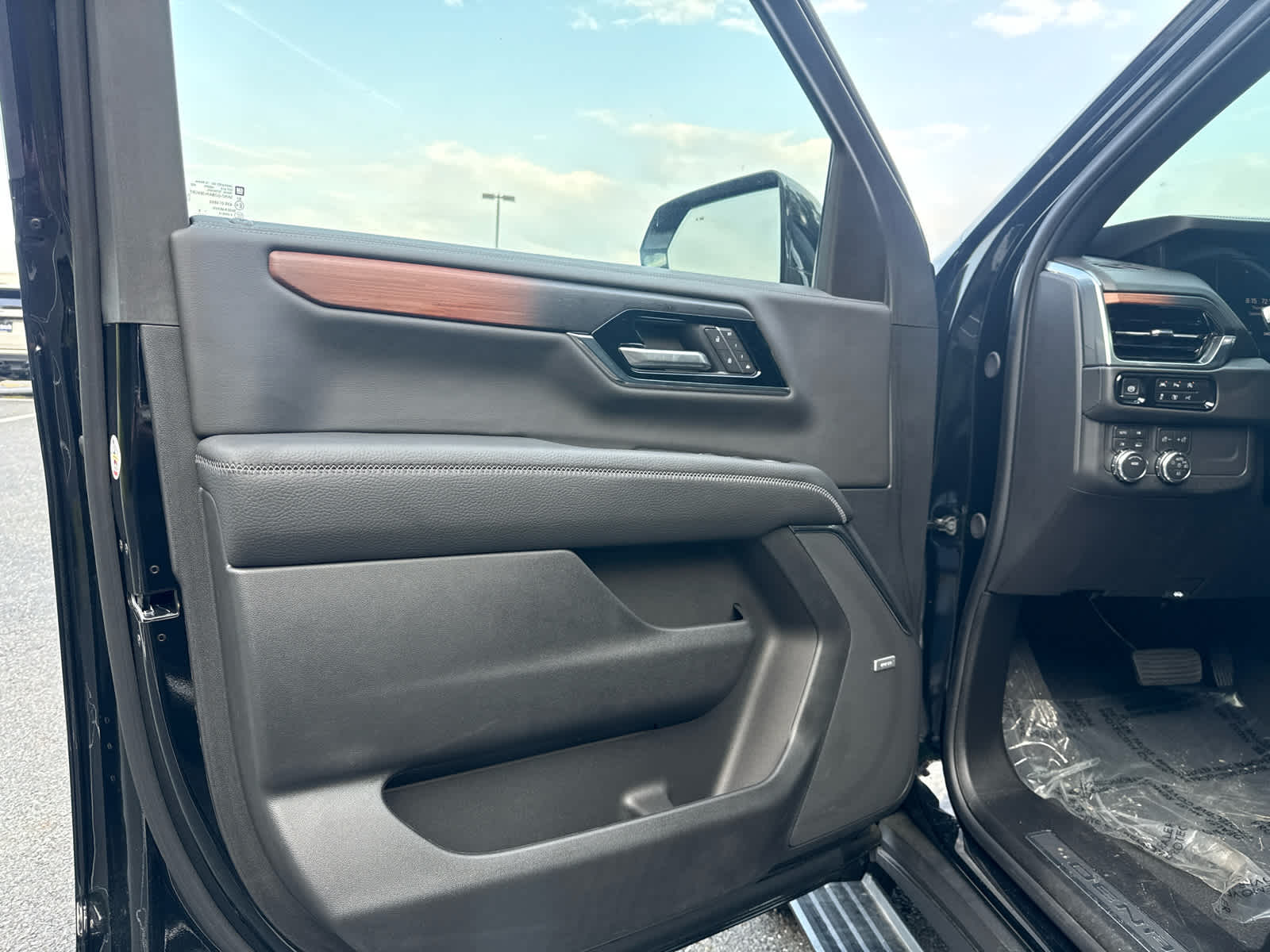 2026 GMC Yukon XL Denali - Photo 18