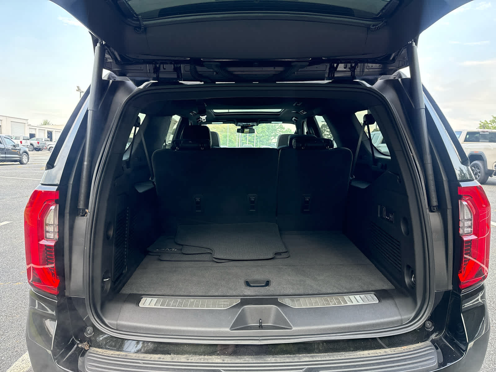 2026 GMC Yukon XL Denali - Photo 10