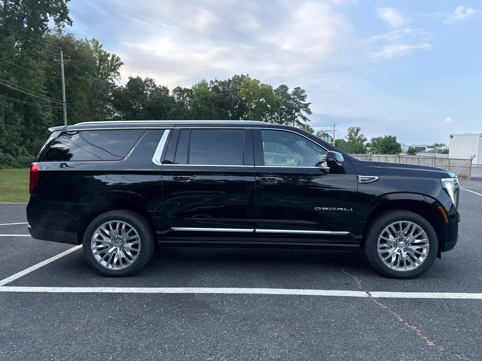 2026 GMC Yukon XL Denali - Photo 6
