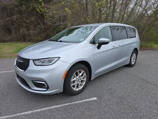 2023 Chrysler Pacifica Touring L Van Passenger Van