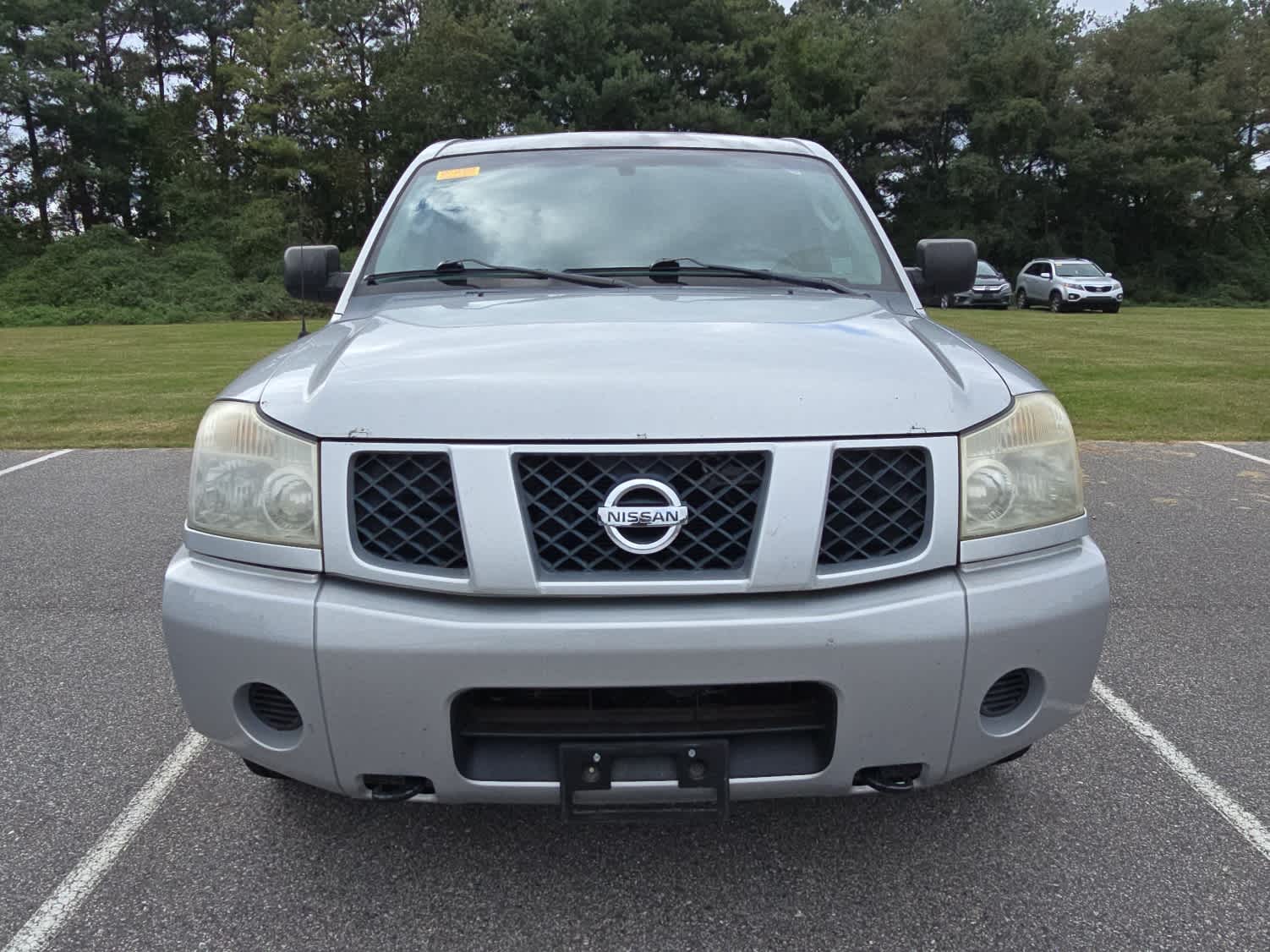 2005 Nissan Titan XE photo 2