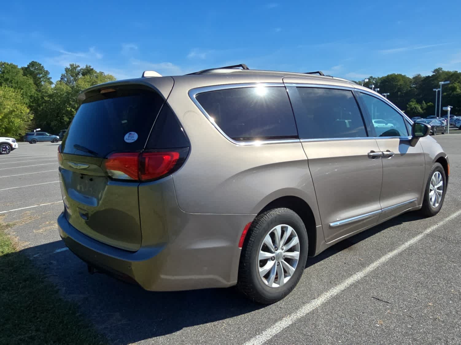 2017 Chrysler Pacifica Touring L photo 4