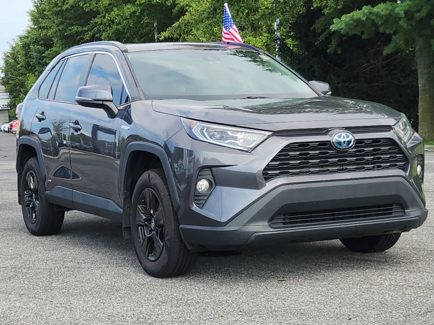 2021 Toyota RAV4 Hybrid XLE photo 2