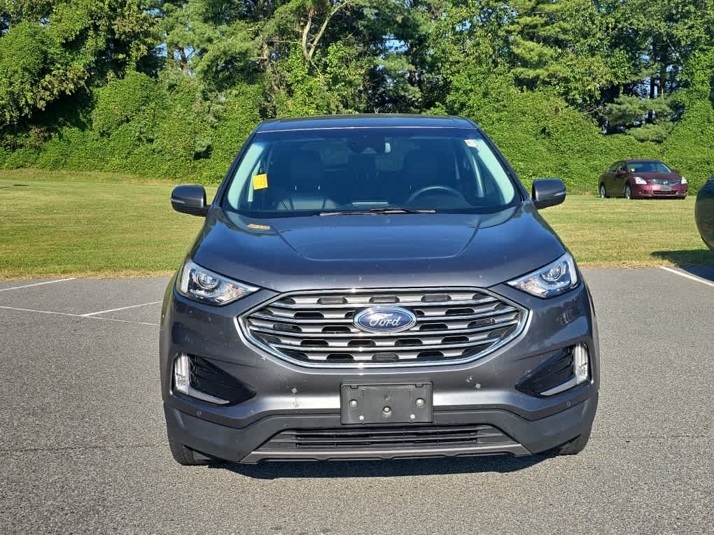 2022 Ford Edge Titanium photo 2
