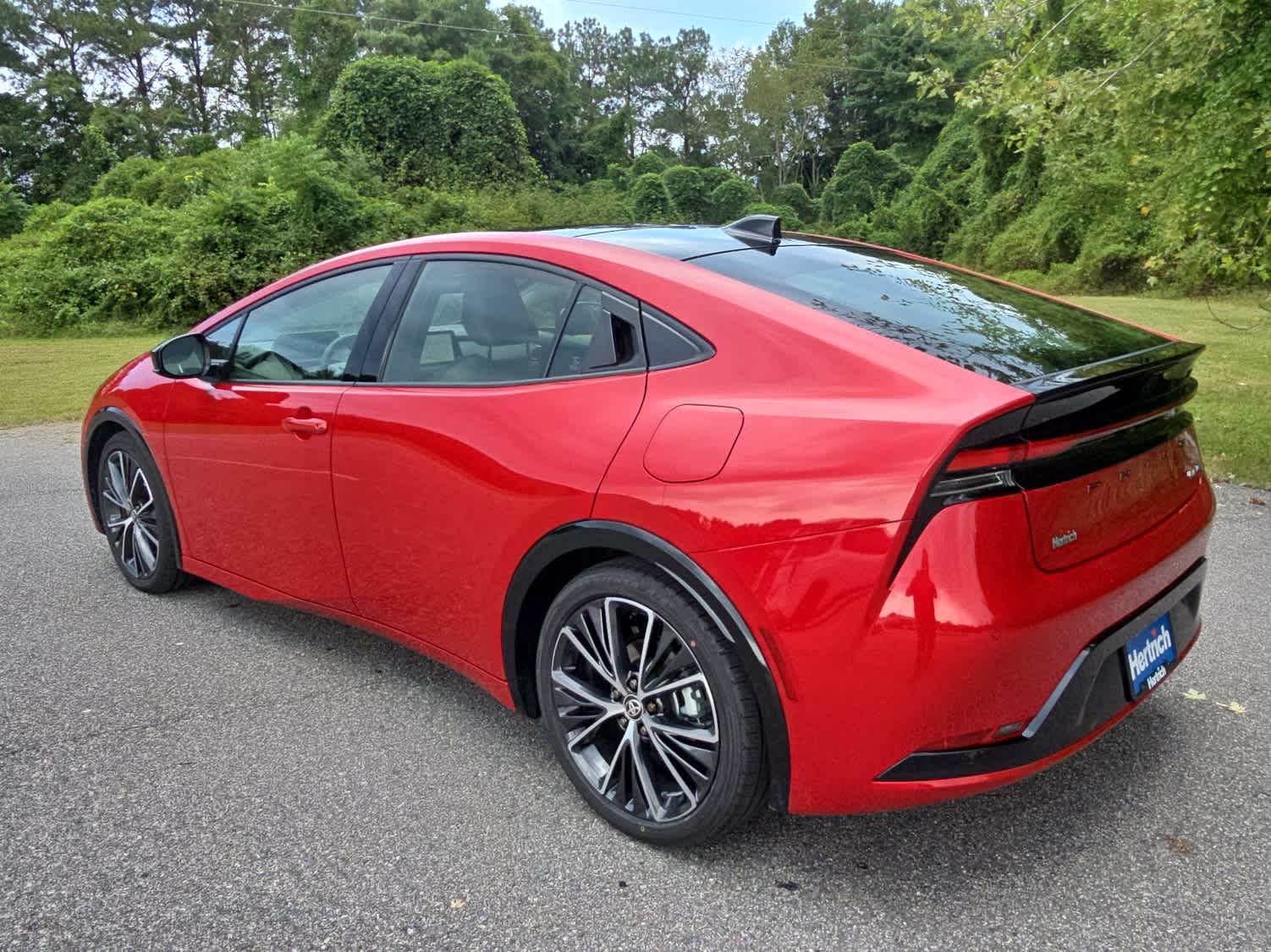 2025 Toyota Prius XLE photo 3