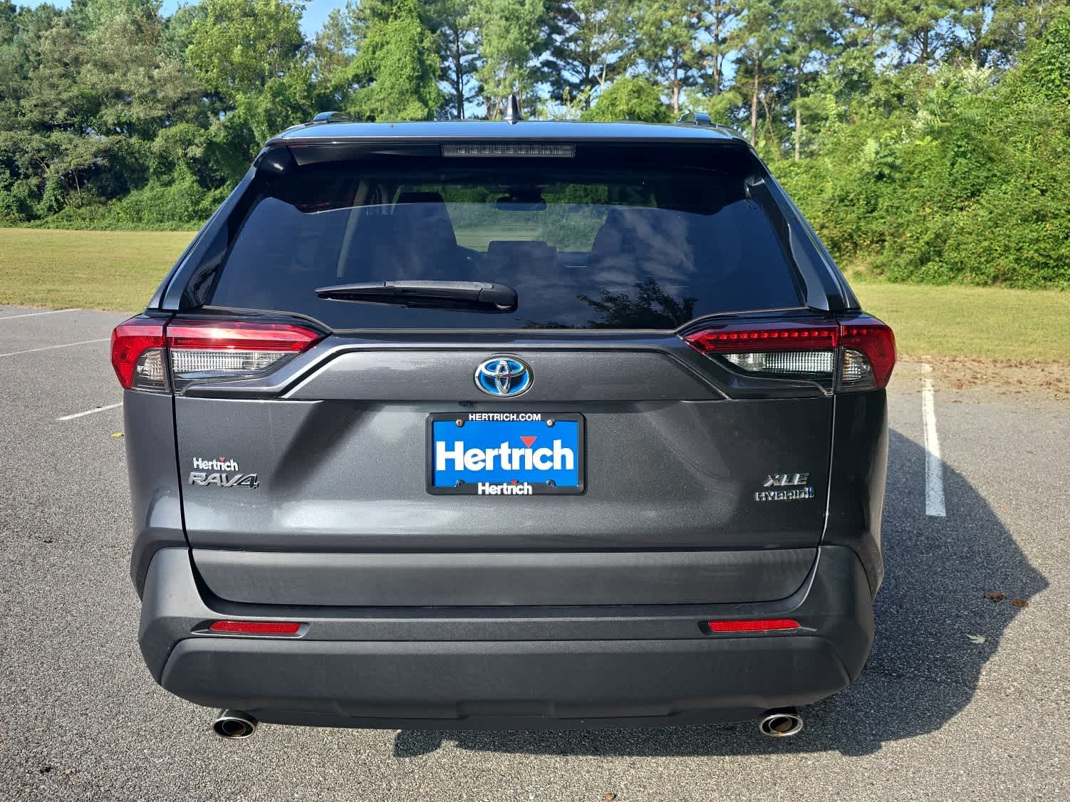 2021 Toyota RAV4 Hybrid XLE photo 4