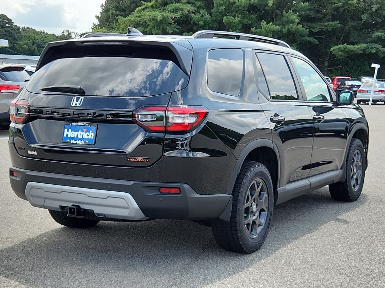 2025 Honda Pilot TrailSport photo 3