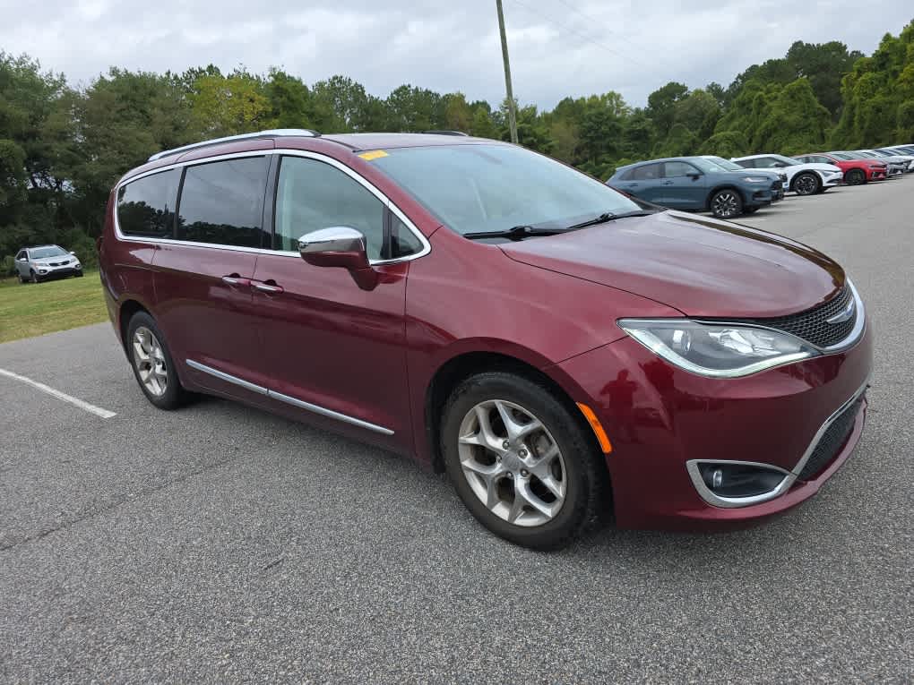 2019 Chrysler Pacifica Limited photo 2