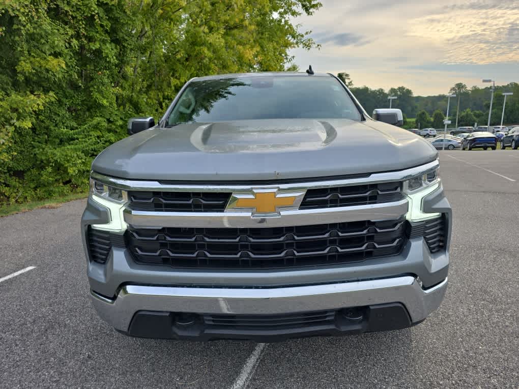 2025 Chevrolet Silverado 1500 LT photo 3