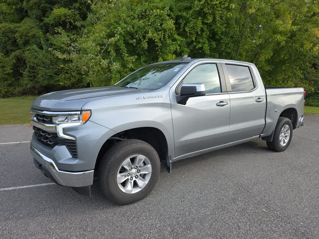 2025 Chevrolet Silverado 1500 LT photo 2