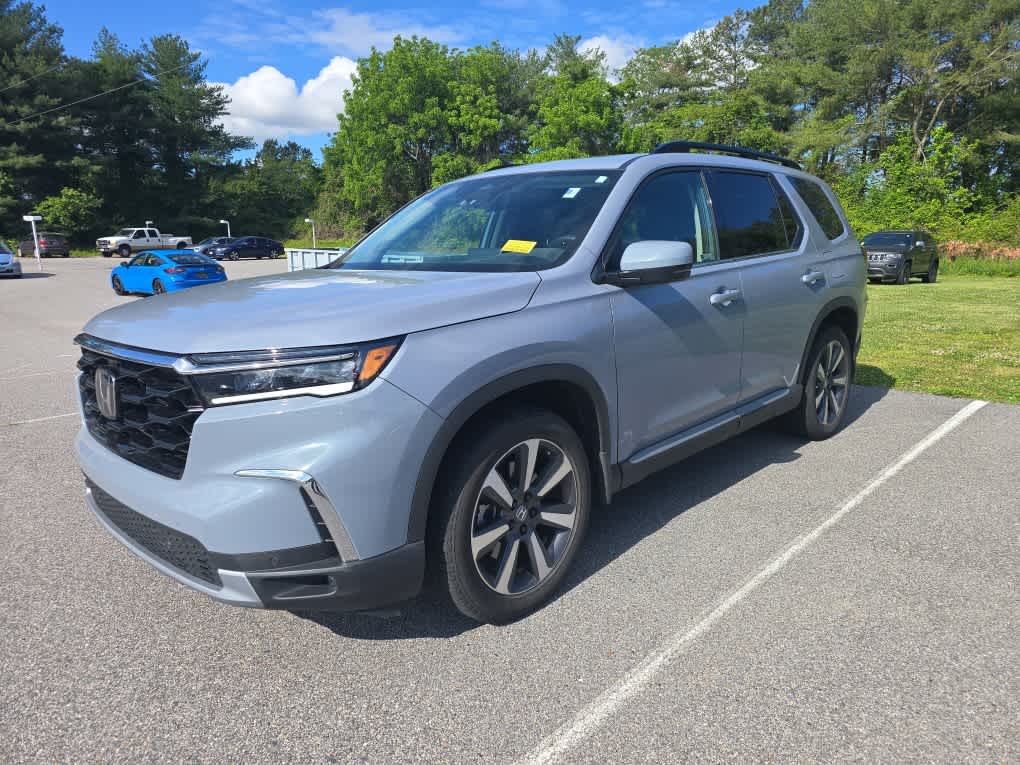 2023 Honda Pilot Touring AWD's photo