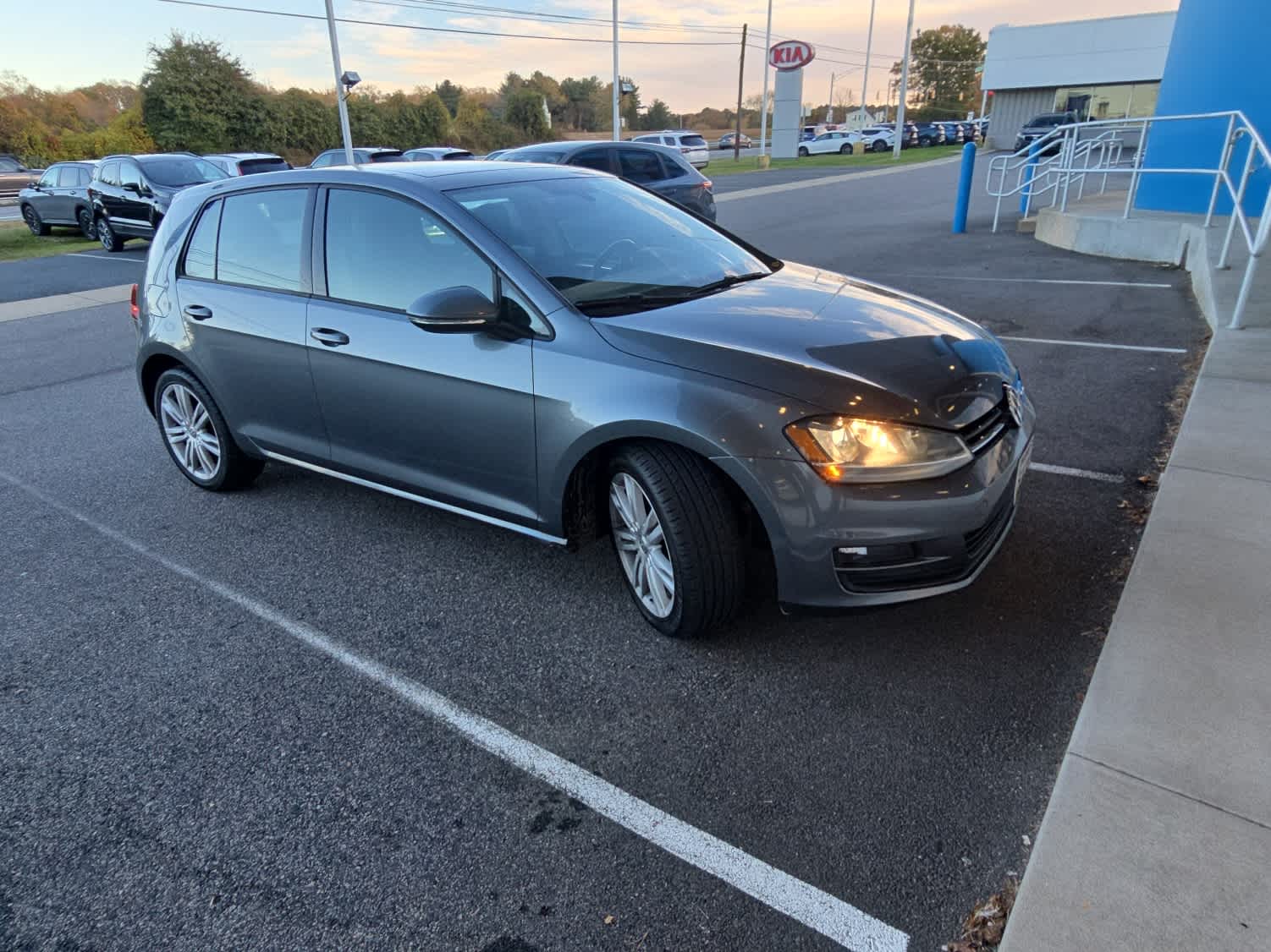 2015 Volkswagen Golf TDI SE photo 2