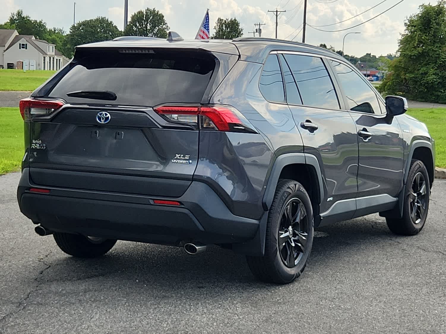 2021 Toyota RAV4 Hybrid XLE photo 3
