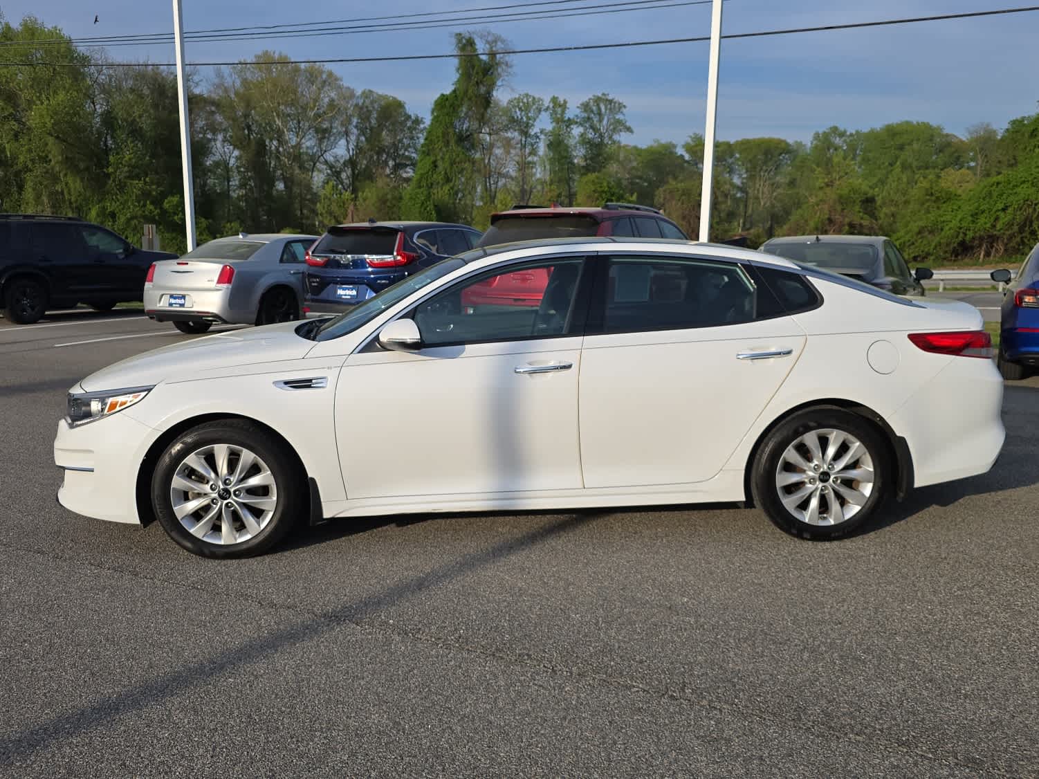 Used 2018 Kia Optima EX with VIN 5XXGU4L39JG192812 for sale in Easton, MD