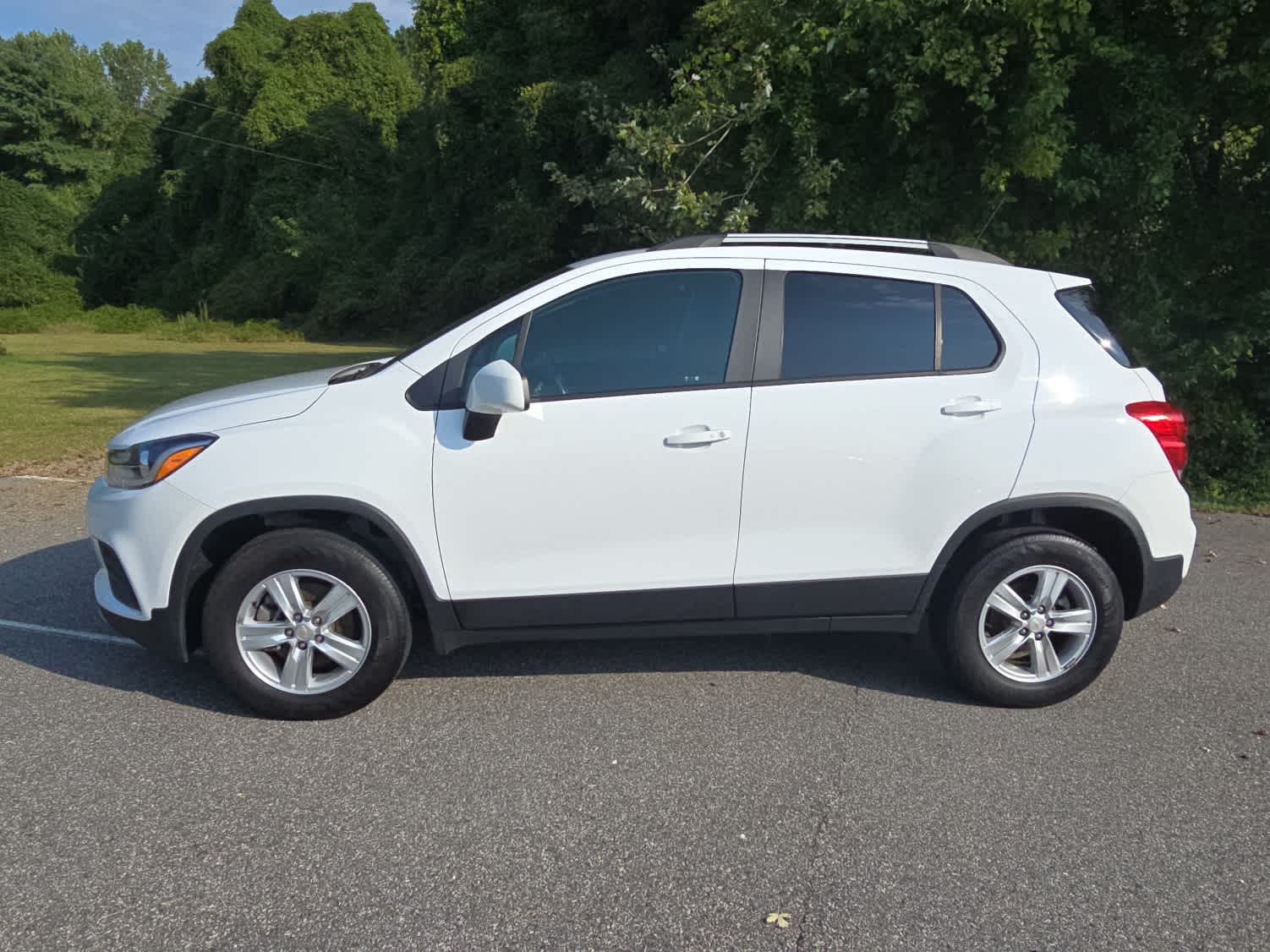 2022 Chevrolet Trax LT photo 2
