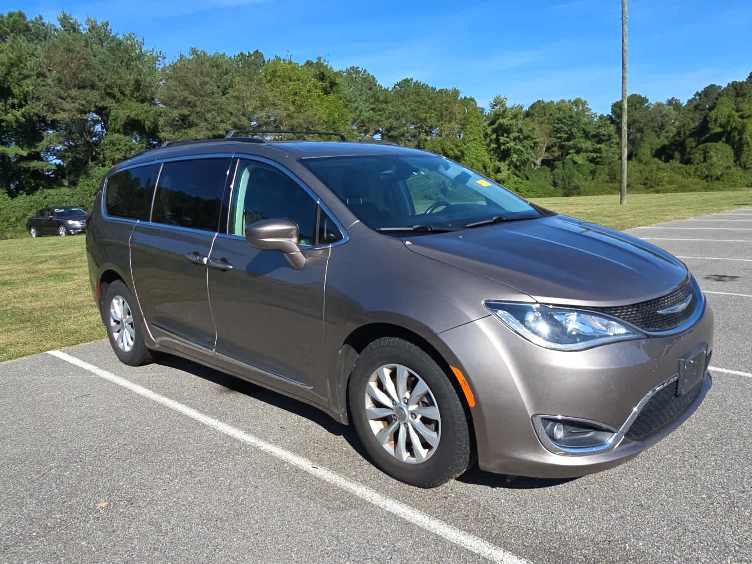 2017 Chrysler Pacifica Touring L photo 3